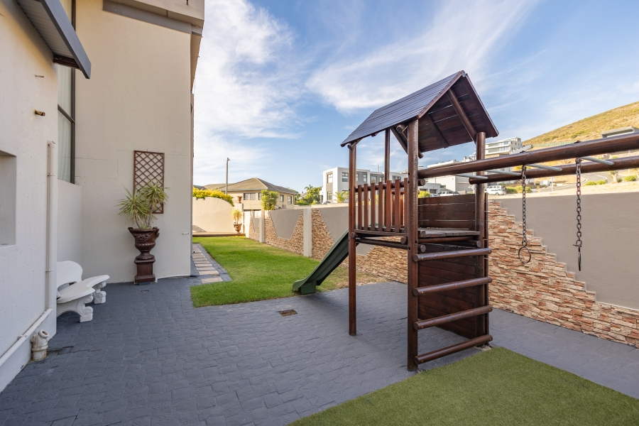 4 Bedroom Property for Sale in Baronetcy Estate Western Cape